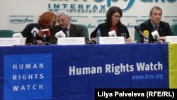 Human Rights Watch ұйымы өкілдері. Мәскеу, 24 сәуір 2013 жыл. (Көрнекі сурет)