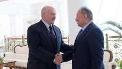 Бакиев пен Беларусь президенті Александр Лукашенко. Минск, 6 тамыз 2019 жыл.