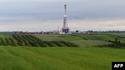 Пробная скважина компании Chevron на месторождении сланцевого газа, юго-восток Польши