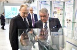 Владимир Путин и Михаил Ковальчук в Курчатовском институте, 2018 год