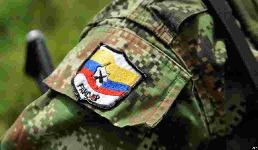 Нашивка на рукаве бойца FARC.